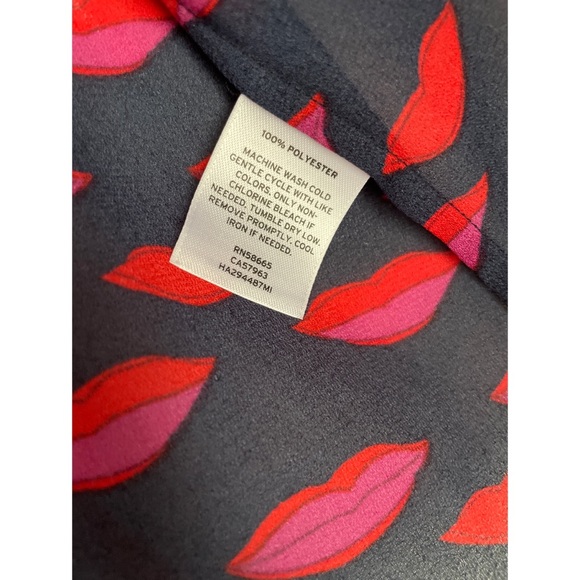 S EUC Halogen tie neck blouse- lips - Picture 4 of 5